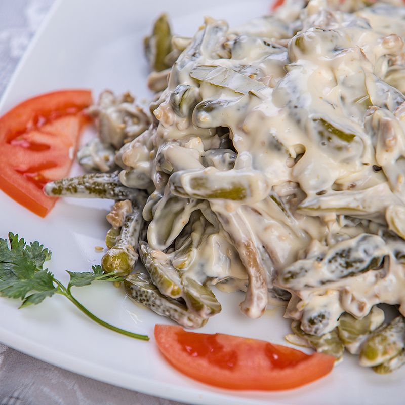 №120 Салат из корнишонов с курицей в майонезе
